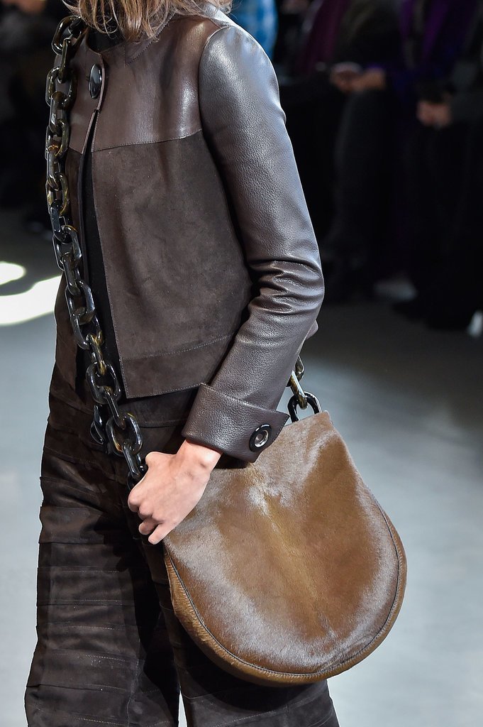 chains-2 75 Hottest Handbag Trends for Women in 2020