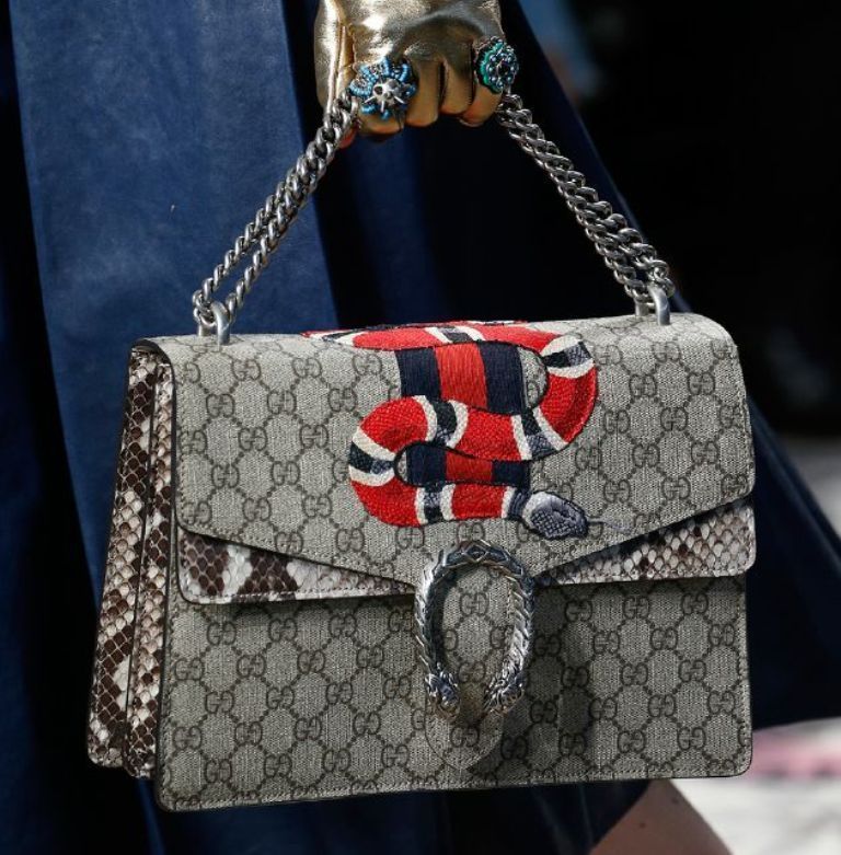 chains-9 75 Hottest Handbag Trends for Women in 2020