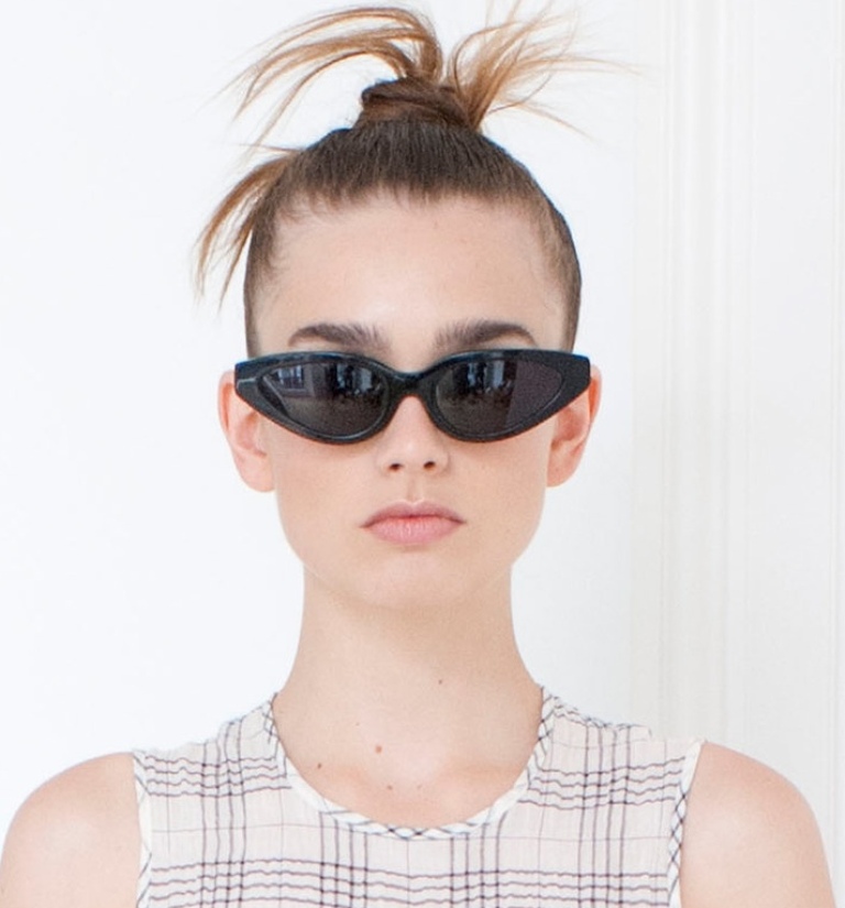 dark-lenses-2 57+ Newest Eyewear Trends for Men & Women 2022