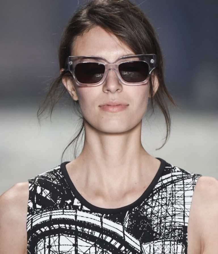 dark-lenses-4 57+ Newest Eyewear Trends for Men & Women 2022