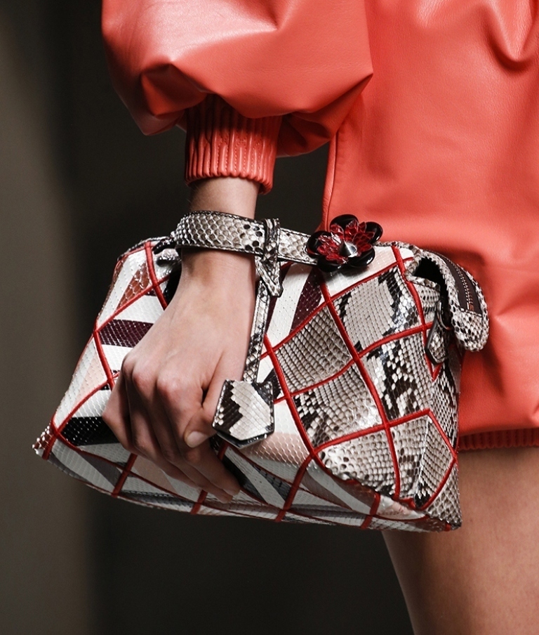 several-ways-for-carrying-bags-10 75 Hottest Handbag Trends for Women in 2020
