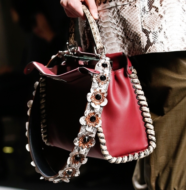 several-ways-for-carrying-bags-16 75 Hottest Handbag Trends for Women in 2020