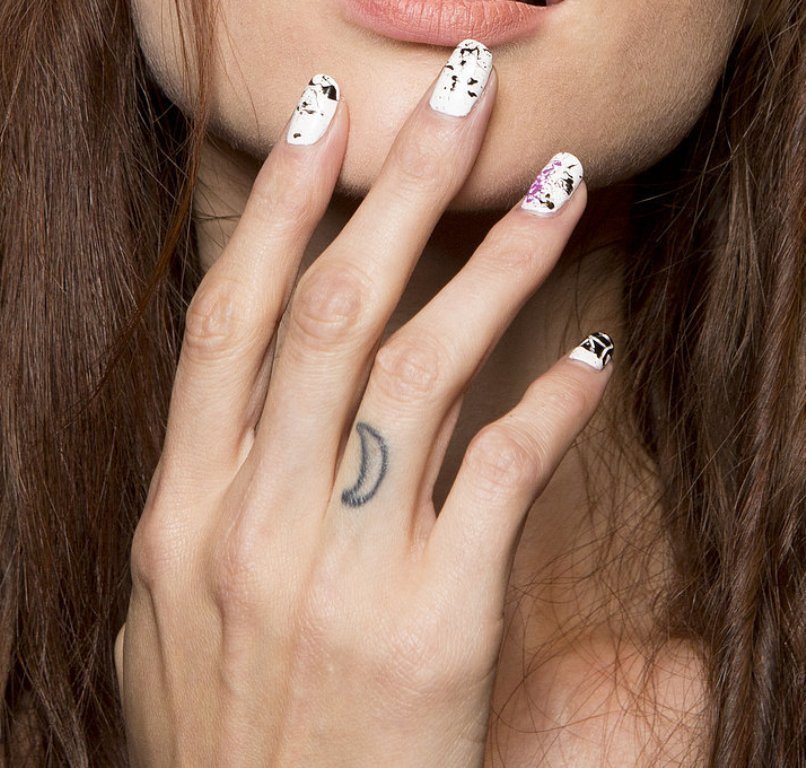 splatter-nails-3 45+ Hottest & Catchiest Nail Polish Trends in 2021