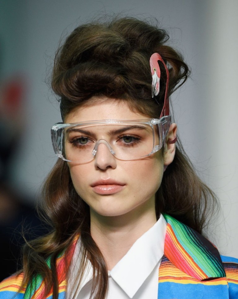 thick-frames-2 57+ Newest Eyewear Trends for Men & Women 2022