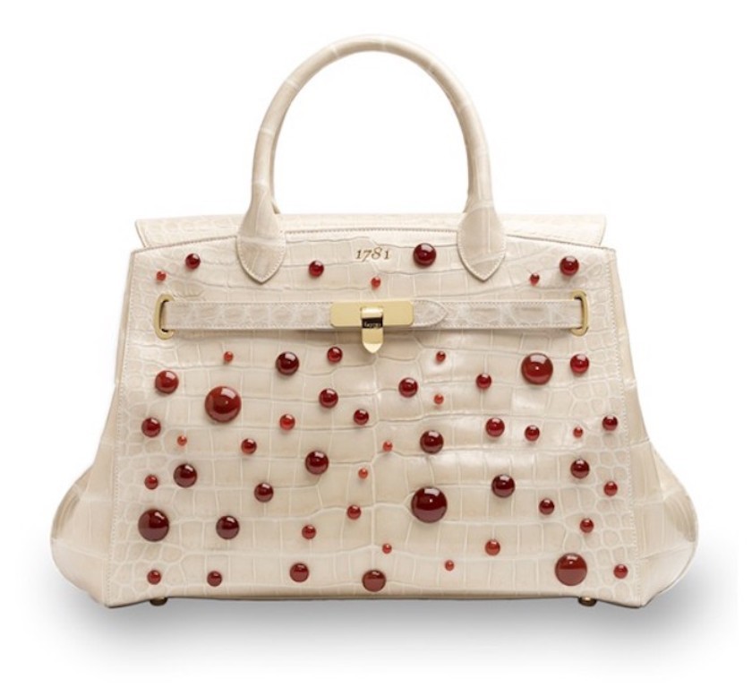 elegant-handbag-3 22 Dazzling Valentine's Day Gifts for Women