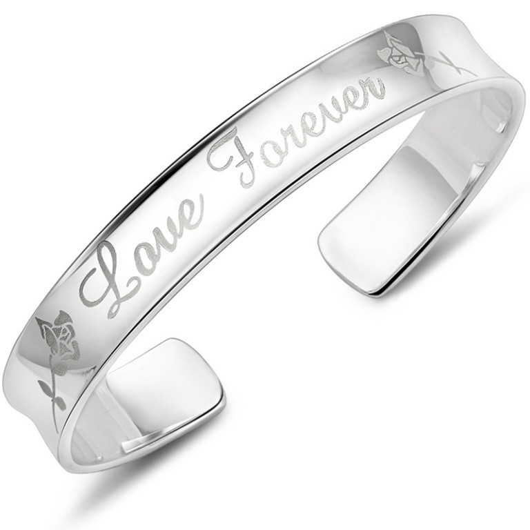 ♥ Love bracelets with the ability to personalize them