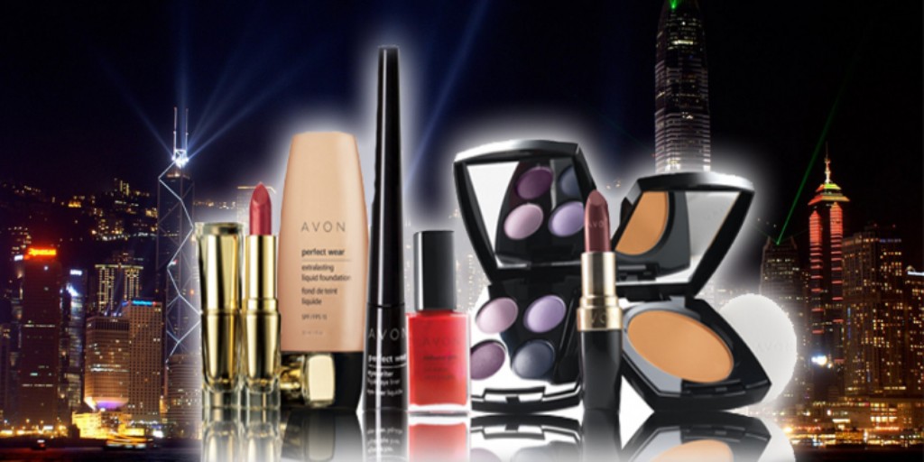 makeup-3 22 Dazzling Valentine's Day Gifts for Women