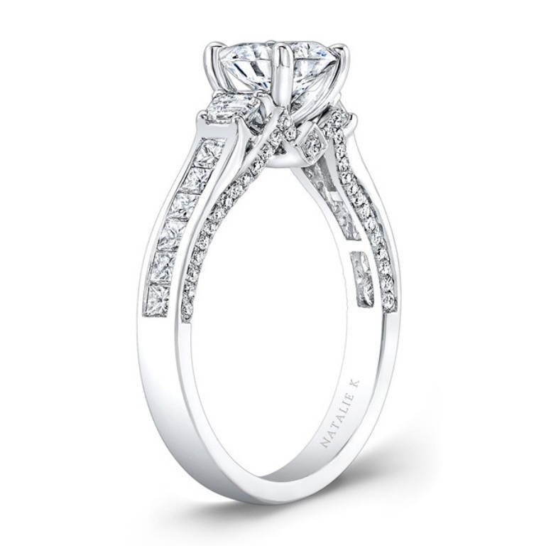 stunning-engagement-ring-1 22 Dazzling Valentine's Day Gifts for Women