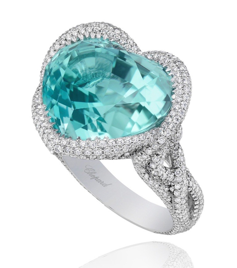 stunning-engagement-ring-16 22 Dazzling Valentine's Day Gifts for Women