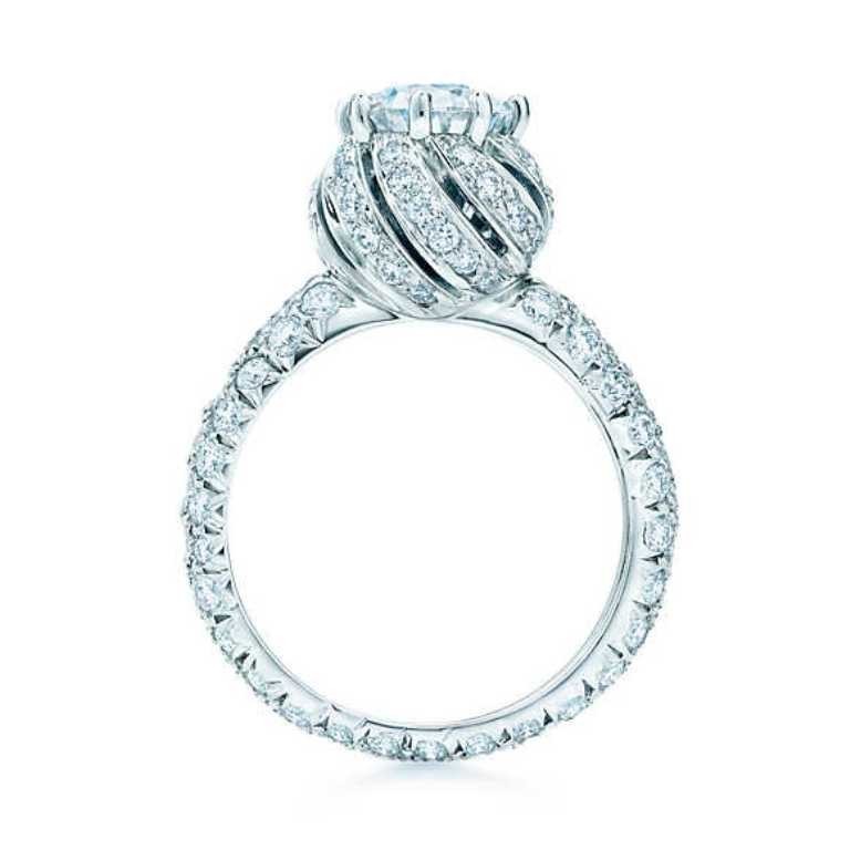 stunning-engagement-ring-6 22 Dazzling Valentine's Day Gifts for Women
