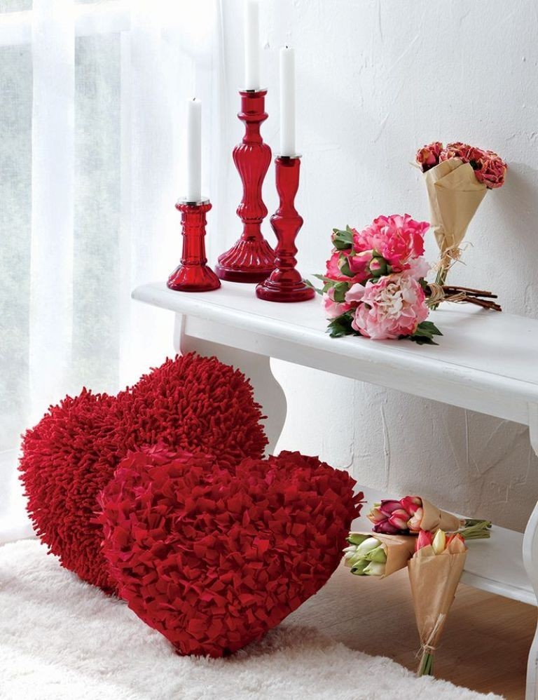 valentines-day-bedroom-decoration-8 61 Awesome Valentine's Day Decoration Ideas