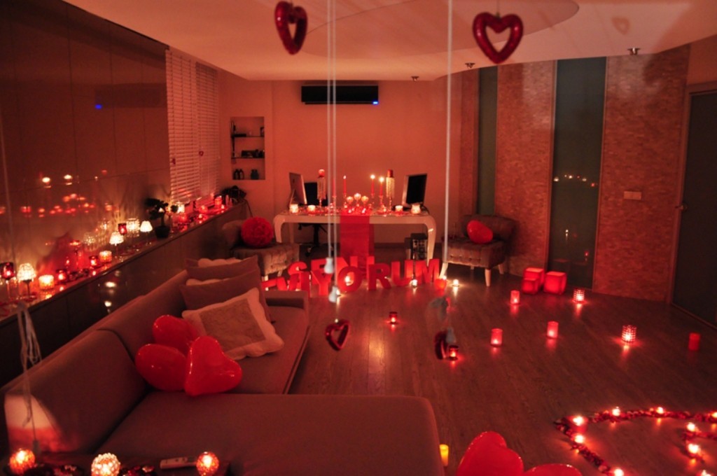valentines-day-living-room-decoration-2 61 Awesome Valentine's Day Decoration Ideas