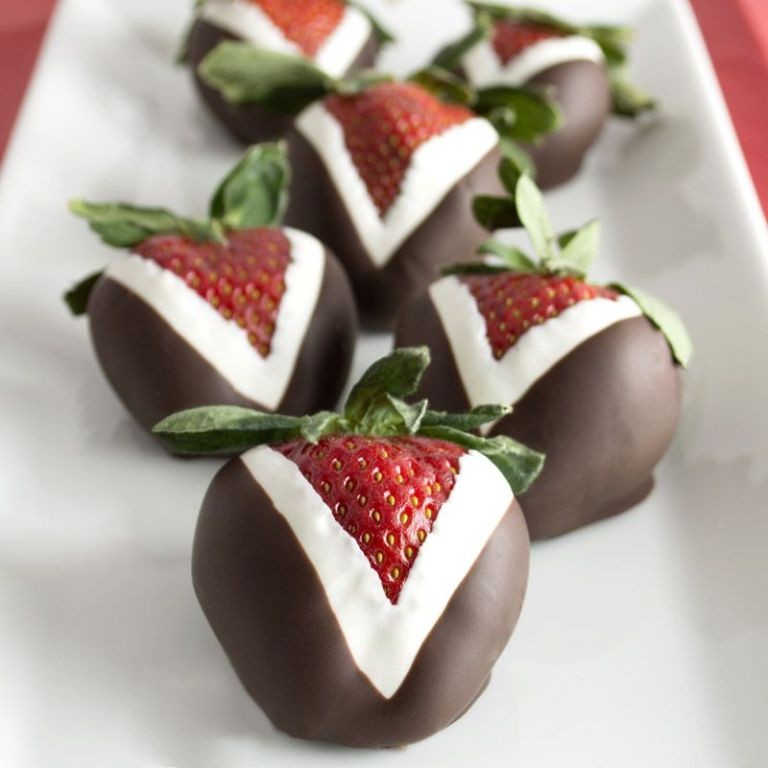 65 Most Romantic Valentine's Day Chocolate Treat Ideas 7 Chocolate Covered Strawberries (5)