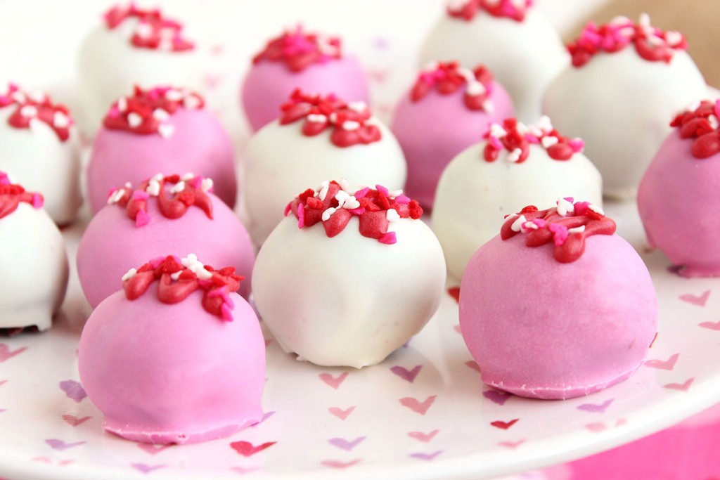 65 Most Romantic Valentine's Day Chocolate Treat Ideas 21 Oreo Truffles (1)