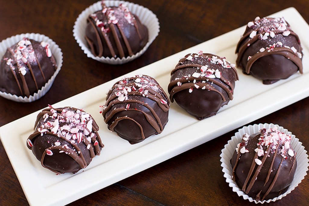 65 Most Romantic Valentine's Day Chocolate Treat Ideas 22 Oreo Truffles (2)
