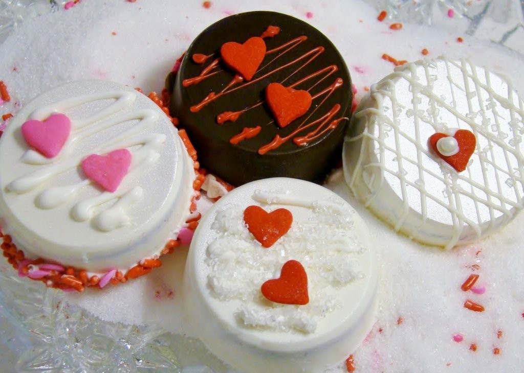 65 Most Romantic Valentine's Day Chocolate Treat Ideas 26 chocolate covered oreo cookies (1)