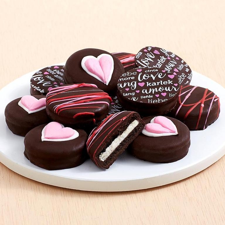 chocolate-covered-oreo-cookies 65 Most Romantic Valentine's Day Chocolate Treat Ideas