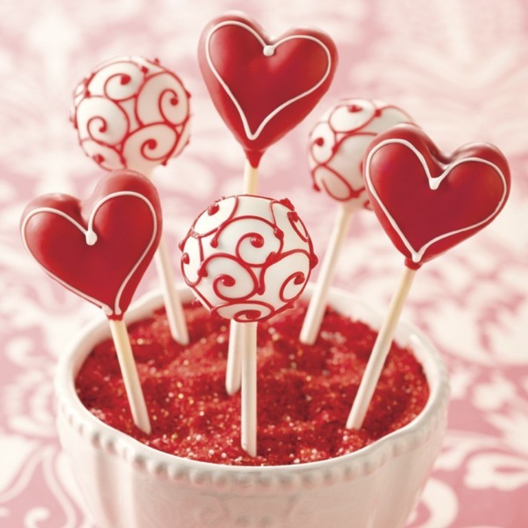 valentines-day-cake-pops-1 65 Most Romantic Valentine's Day Chocolate Treat Ideas