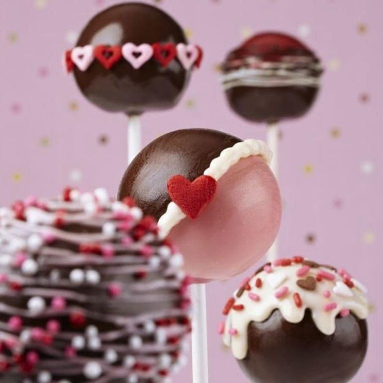 65 Most Romantic Valentine's Day Chocolate Treat Ideas 11 valentines day cake pops (2)