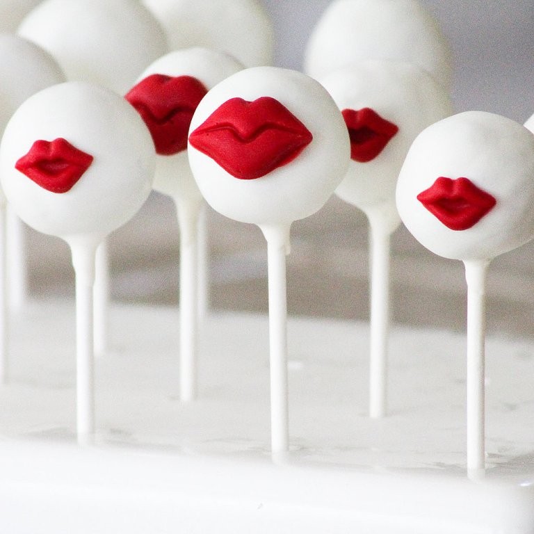 65 Most Romantic Valentine's Day Chocolate Treat Ideas 15 valentines day cake pops (6)