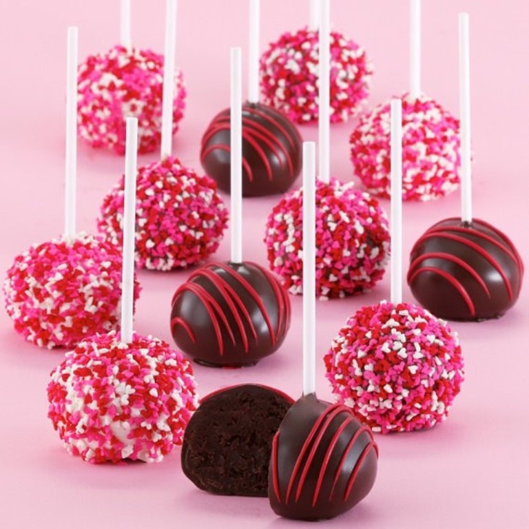 65 Most Romantic Valentine's Day Chocolate Treat Ideas 9 valentines day cake pops