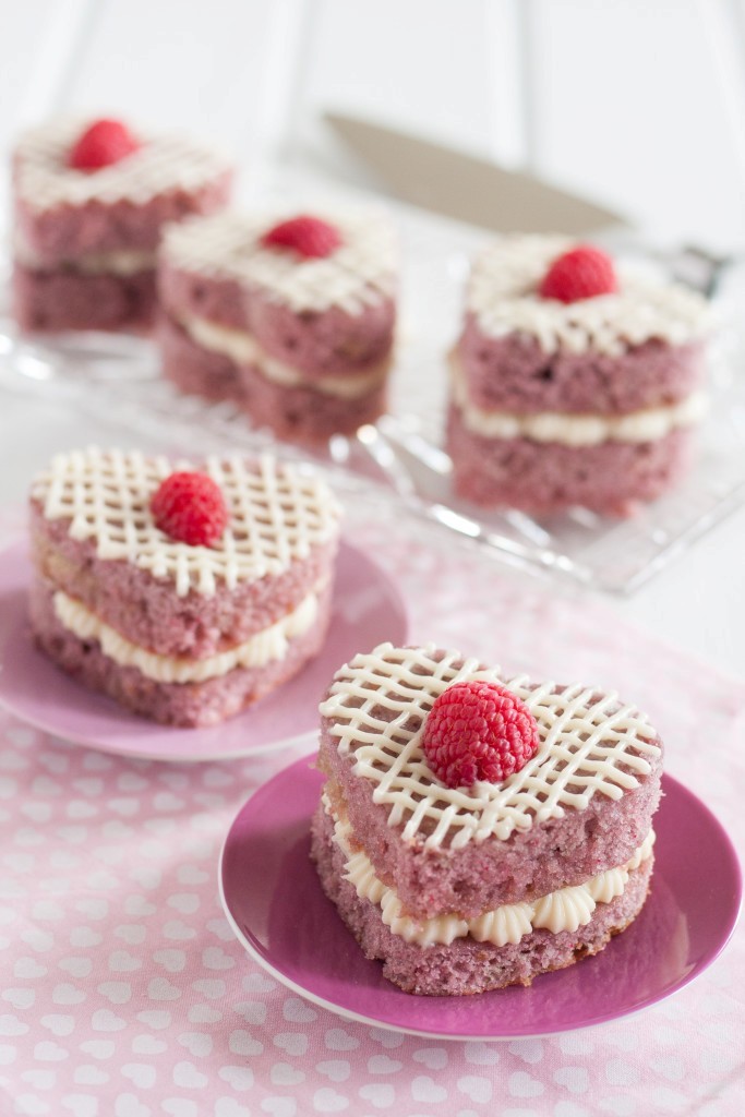 valentines-day-cakes-1 65 Most Romantic Valentine's Day Chocolate Treat Ideas
