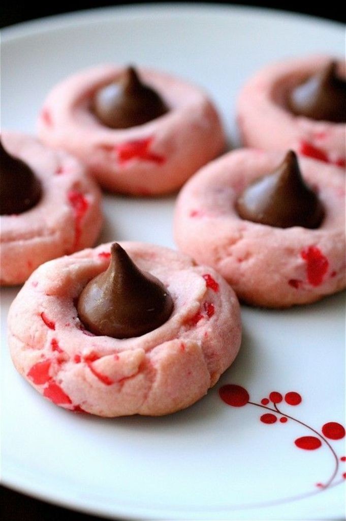 valentines-day-cookies-2 65 Most Romantic Valentine's Day Chocolate Treat Ideas