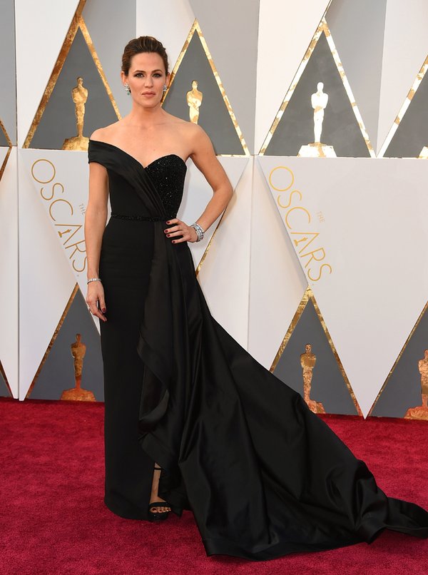 CcW1jGIVAAE_DPh Top Best 5 Red Carpet Looks in The 88th Academy Award