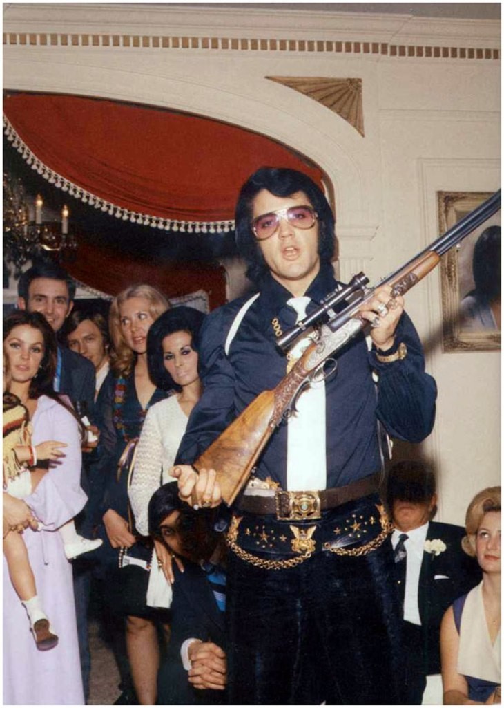 Elvis-Presley-15 13 Shocking Secrets You Don't Know about "Elvis Presley"