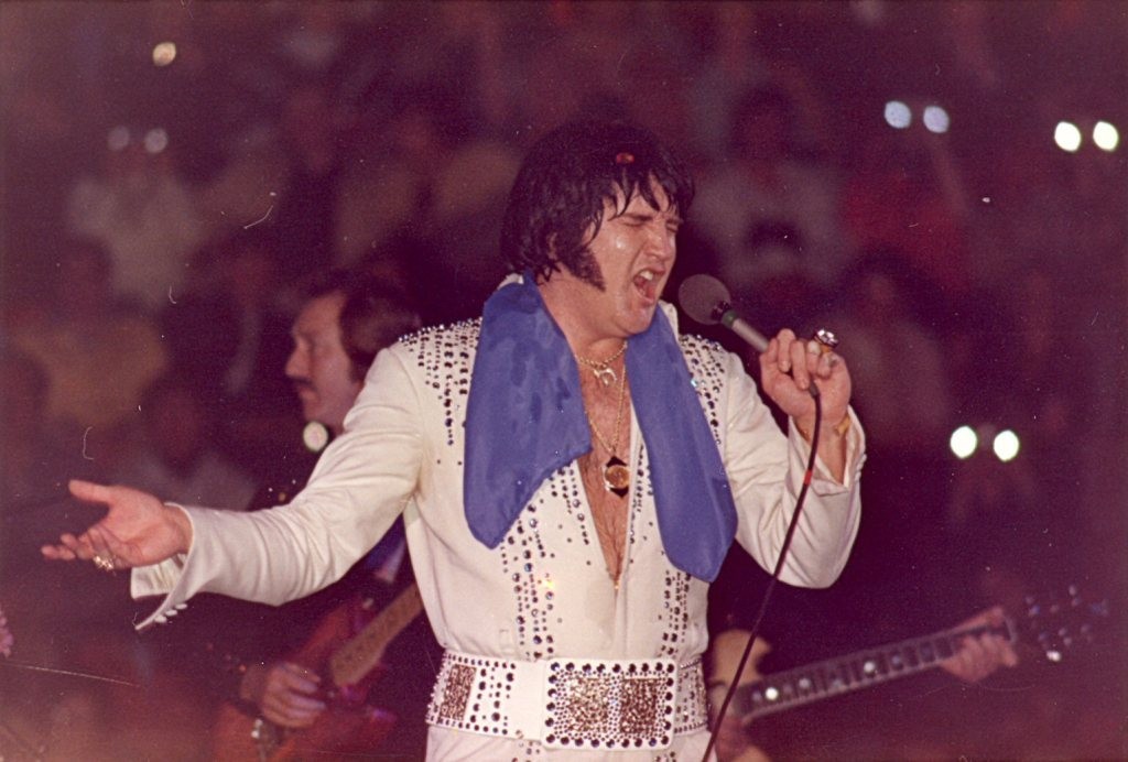 Elvis-Presley-24 13 Shocking Secrets You Don't Know about "Elvis Presley"