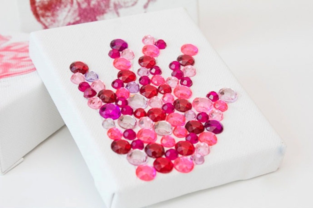 27 Most Stunning Mother's Day Gift Ideas 57 glitter and rhinestone handprint