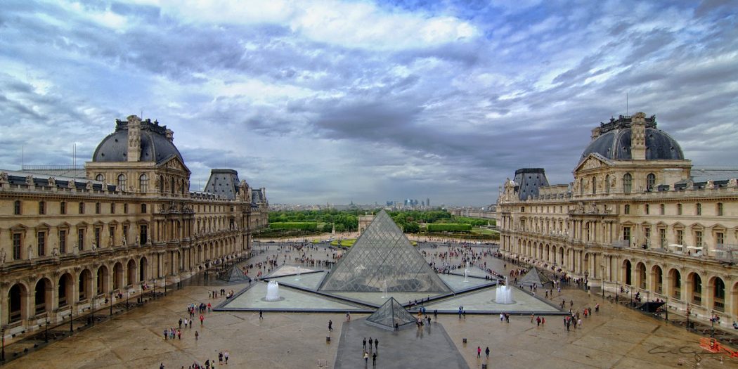 5 Places You Must Visit If You Will Travel To Paris 12 louvre_museum_courtyard