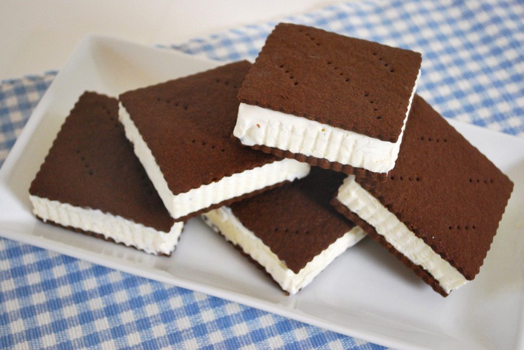 Traditional-Ice-Cream-Sandwich-1024x685