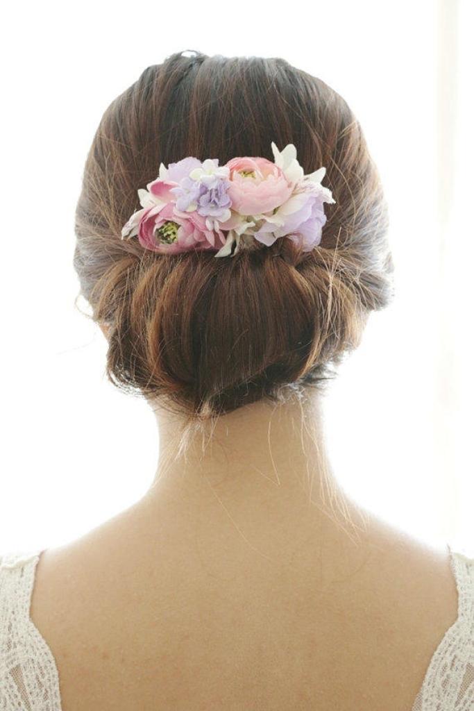 Flower-hair-comb-10 50+ Most Creative Ideas to Put Flowers in Your Hair ...