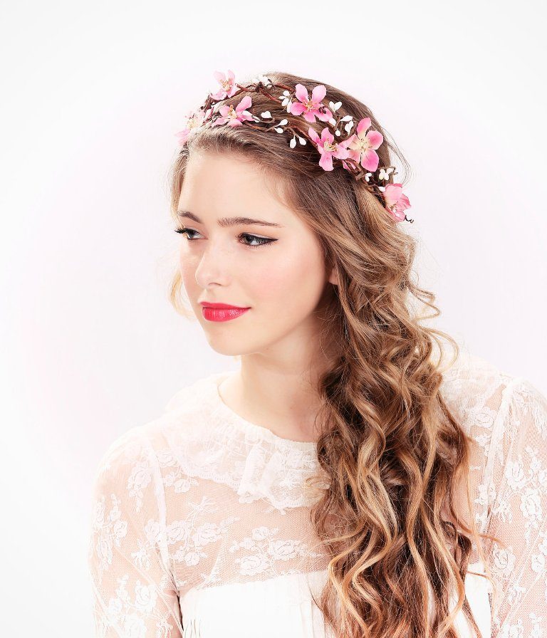 Flower-headband-1 50+ Most Creative Ideas to Put Flowers in Your Hair ...