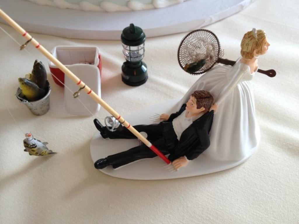 Gone-Fishing-wedding-cake-toppers-3 50+ Funniest Wedding Cake Toppers That'll Make You Smile [Pictures] ...