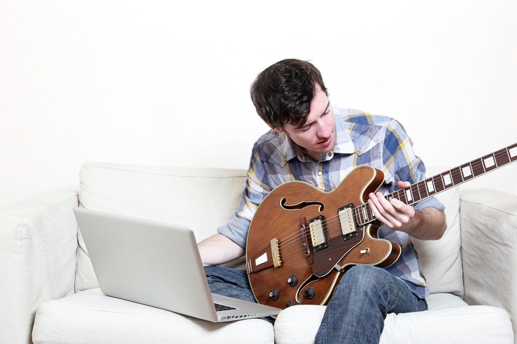 Jamorama-2 7 Best Guitar Lessons That Make You a Better Guitarist