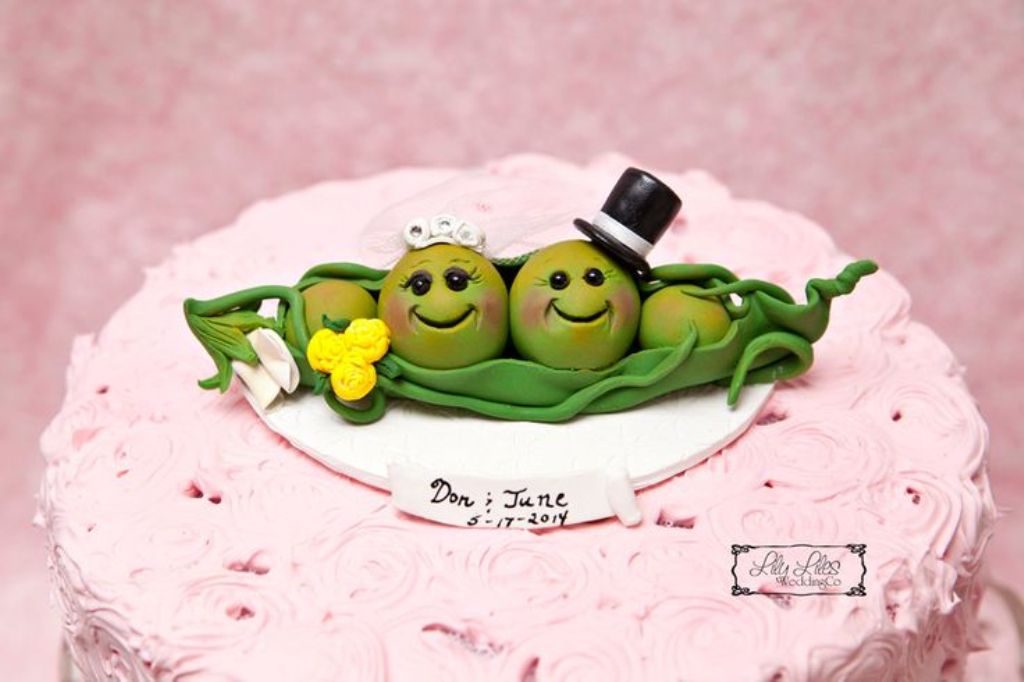 Peas-in-a-Pod-wedding-cake-toppers-3 50+ Funniest Wedding Cake Toppers That'll Make You Smile [Pictures] ...