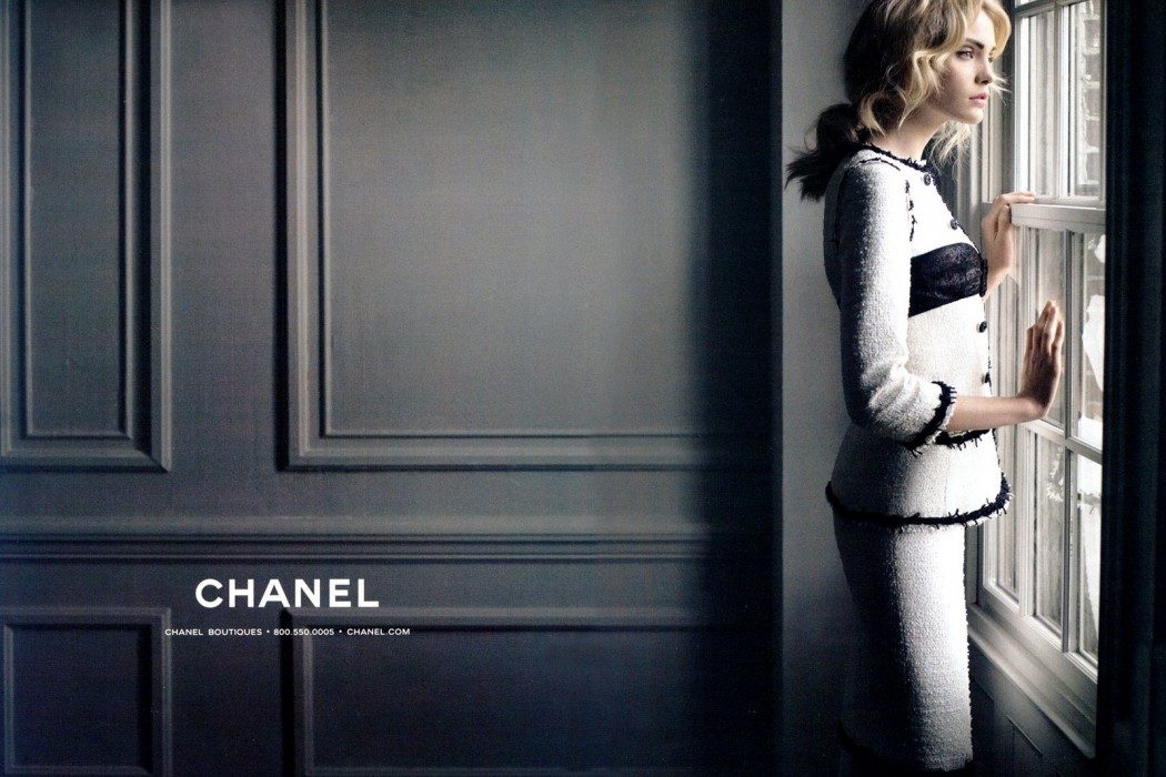 chanel-suit-white-1050x700