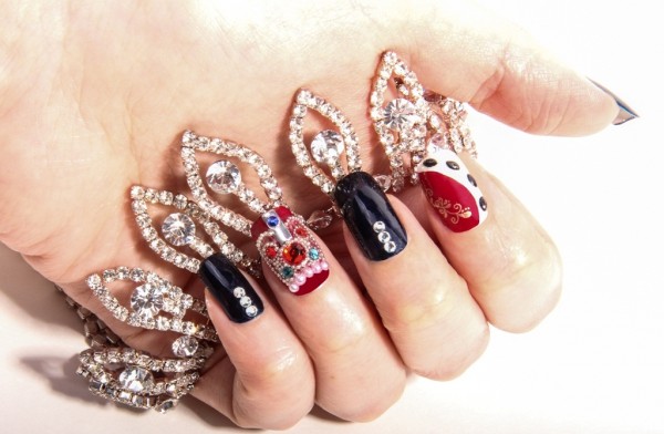 35 Nails Designs; How Do You Paint Your Nails? 14 copy-of-queen-diamond-jubilee-nails-