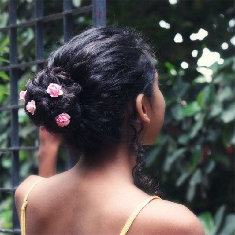 flowers-Wrapped-around-the-bun-7 50+ Most Creative Ideas to Put Flowers in Your Hair ...