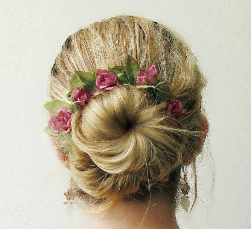 flowers-Wrapped-around-the-bun-8 50+ Most Creative Ideas to Put Flowers in Your Hair ...