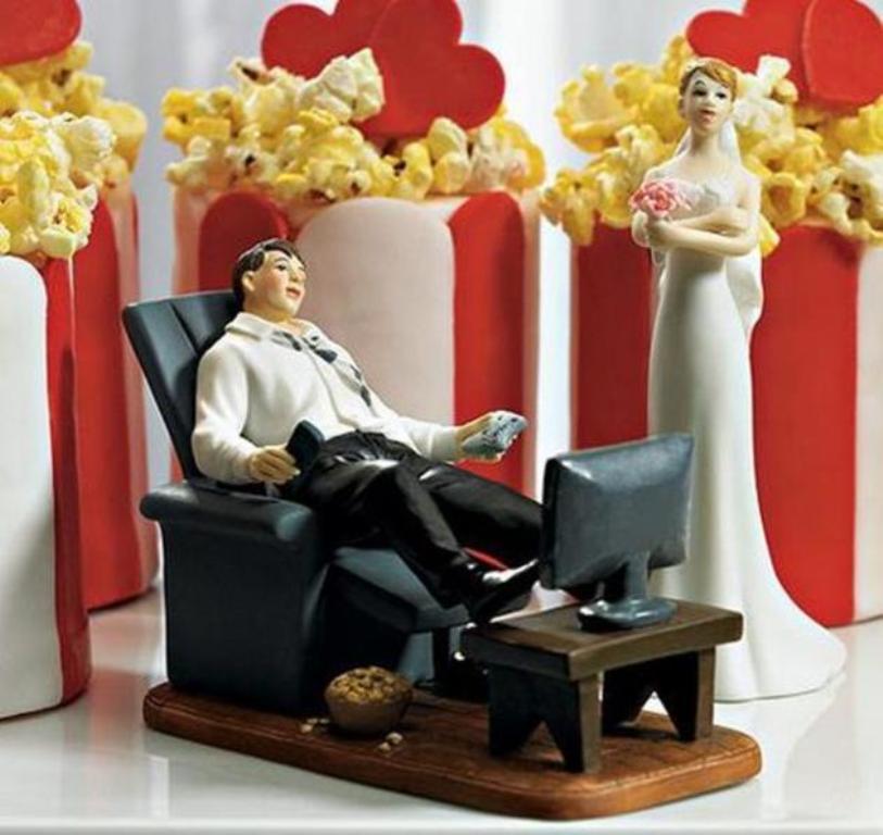 funny wedding cake toppers (13)