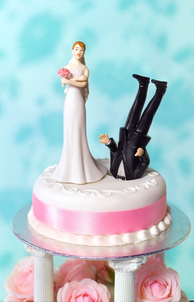 funny-wedding-cake-toppers-14 50+ Funniest Wedding Cake Toppers That'll Make You Smile [Pictures] ...