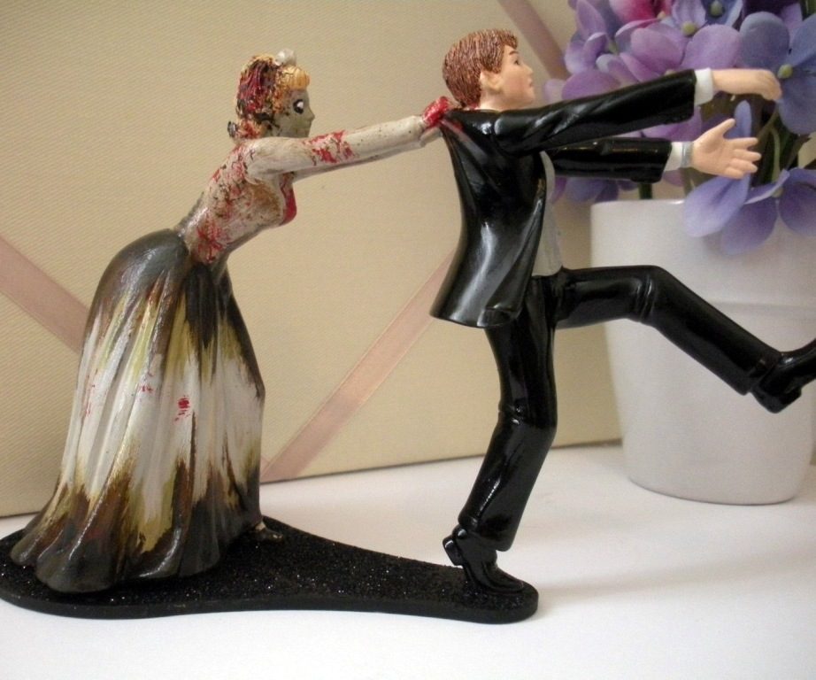 funny-wedding-cake-toppers-6 50+ Funniest Wedding Cake Toppers That'll Make You Smile [Pictures] ...