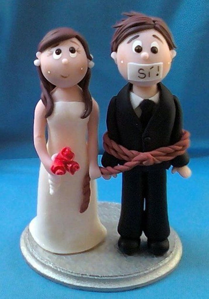 funny wedding cake toppers (7)