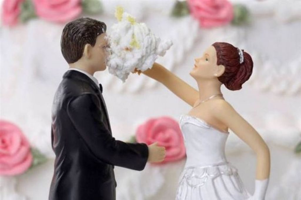 funny wedding cake toppers (8)