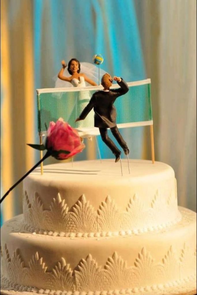 funny-wedding-cake-toppers-9 50+ Funniest Wedding Cake Toppers That'll Make You Smile [Pictures] ...