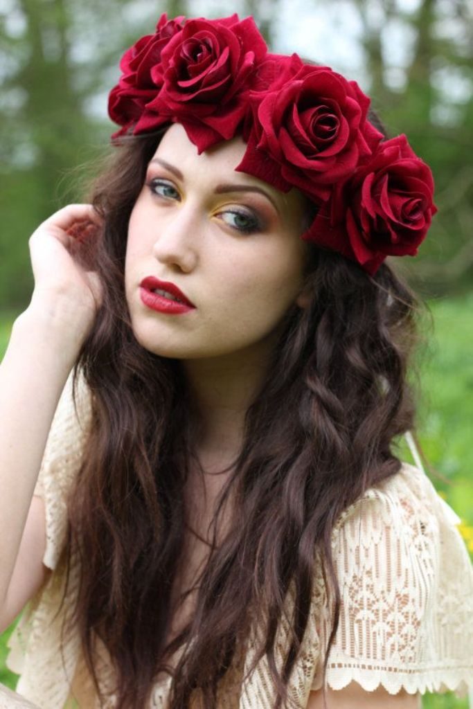 50+ Most Creative Ideas to Put Flowers in Your Hair ... | Pouted.com