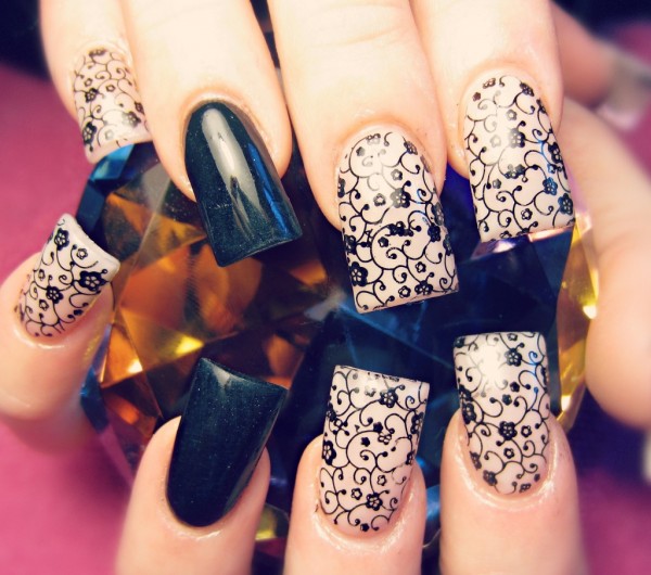 35 Nails Designs; How Do You Paint Your Nails? 19 tumblr_mdg4xb8CUm1rkd5wto1_1280